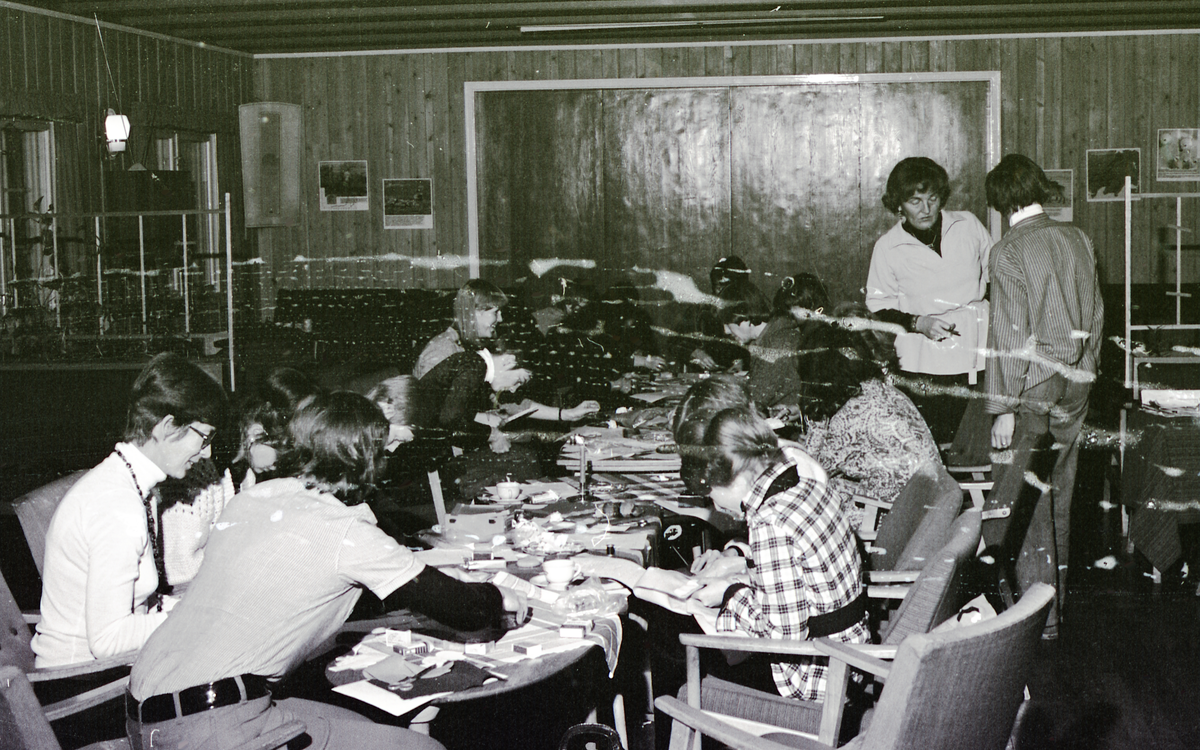 Juleforberedelser i kvinneforeningen. 