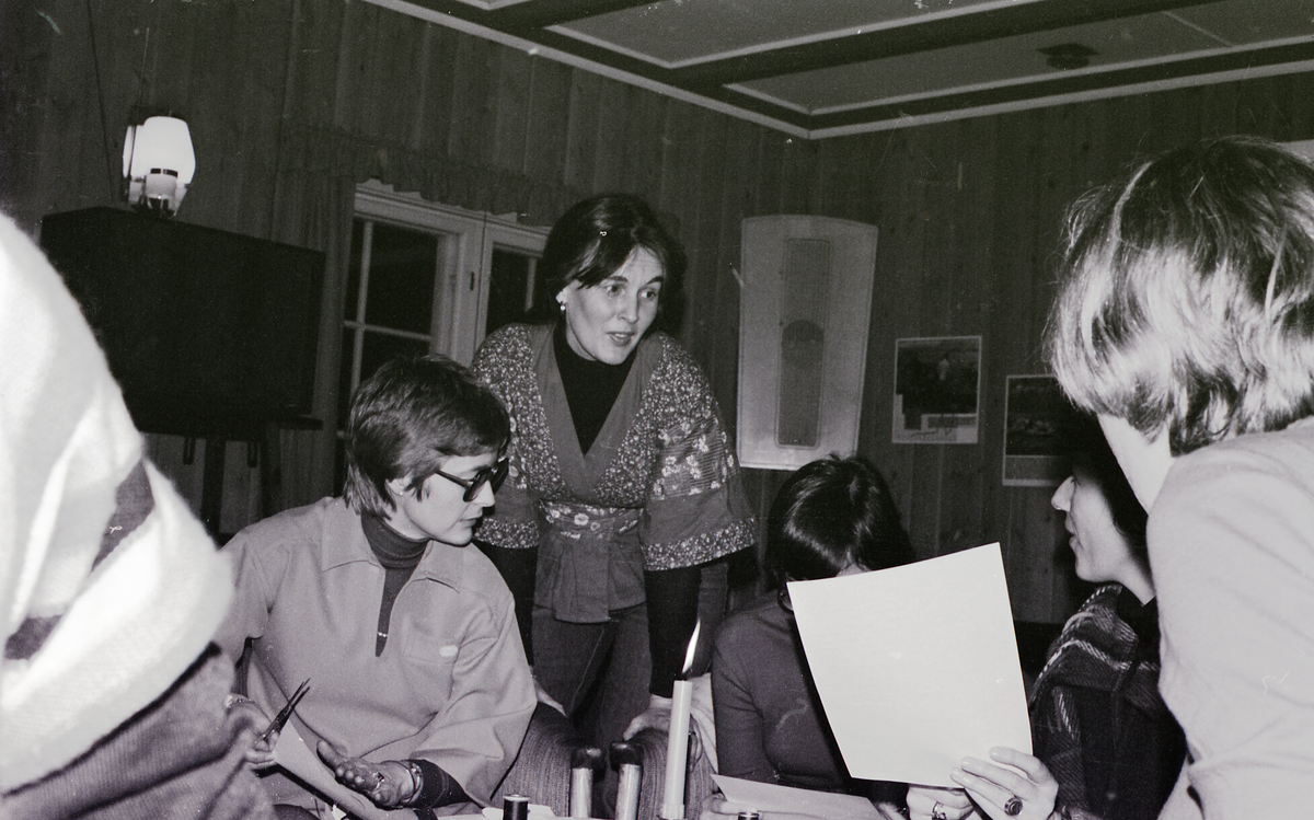 Juleforberedelser i kvinneforeningen. 