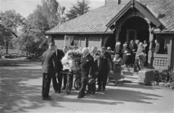 "1955"."Larsens gravferd".Grevferden til Einar Larsen f.1888