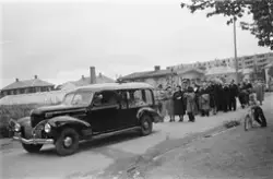 "Larsens gravferd juni 1955"..Begravelsen til Einar Larsen f