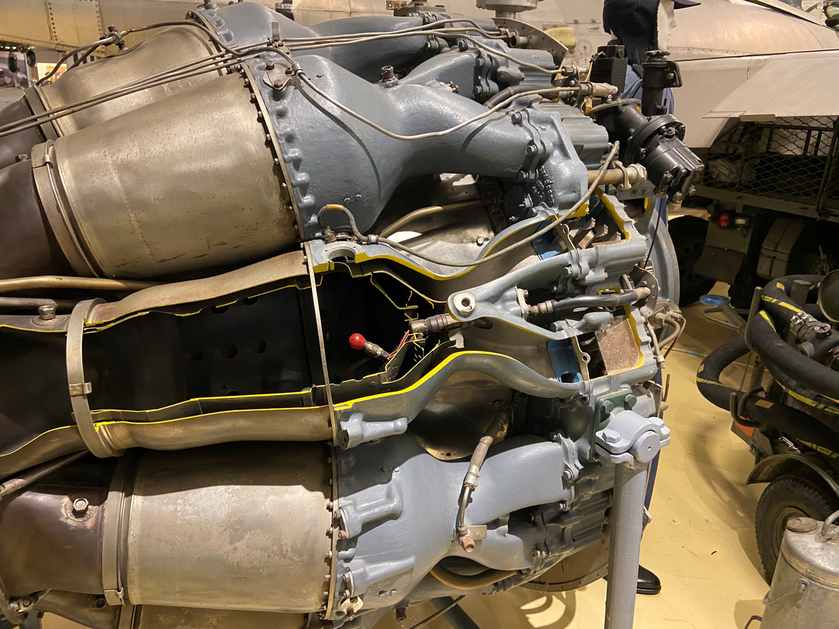 Flygmotor RM 2B. Med efterbrännkammare. Uppskuren. 
Avsedd för flygplan J29 F.