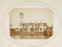 Vy från Växjösjön mot domkyrkan. I bakgrunden skymtar en del