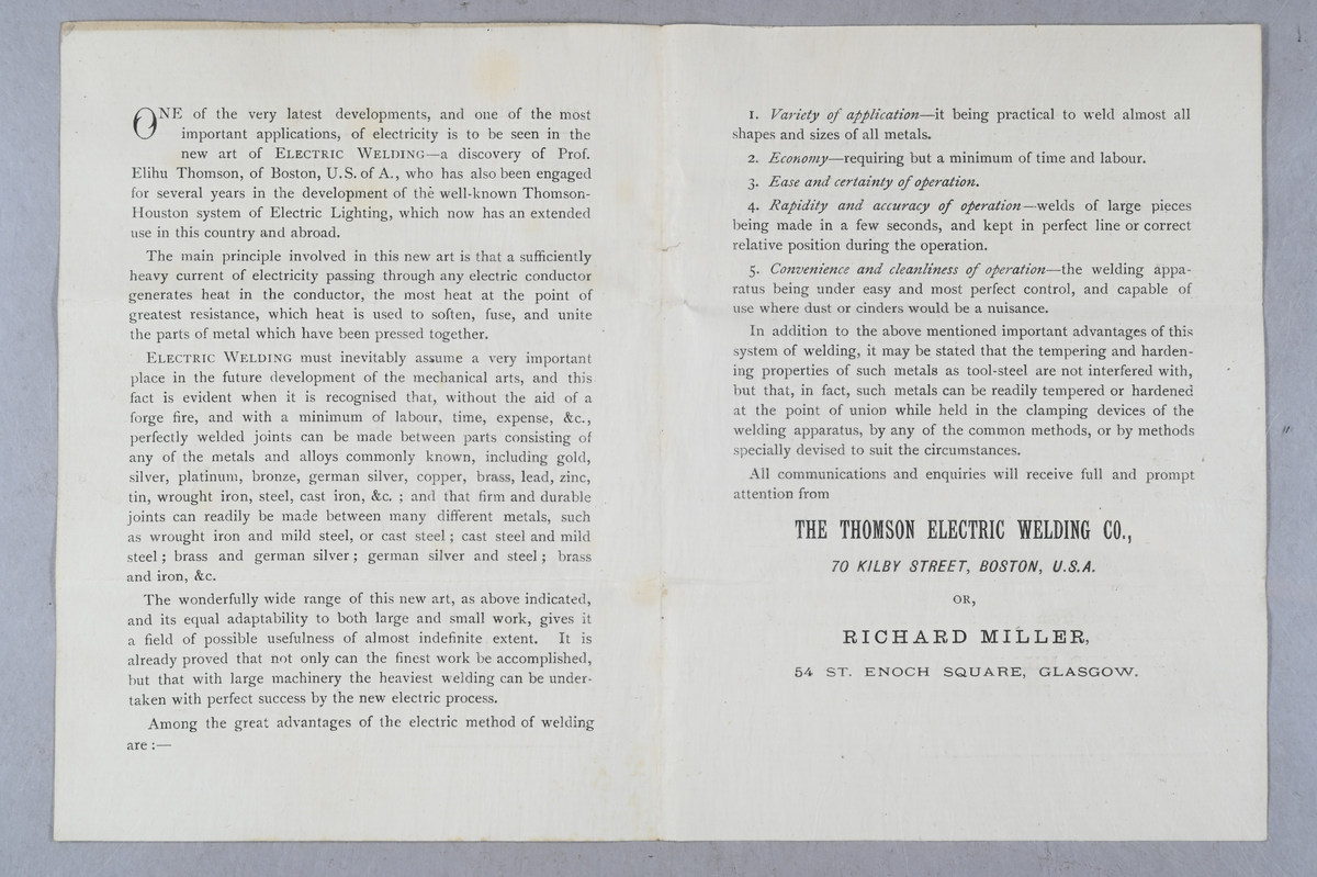 Prov på två bitar som har blivit ihopvällda enligt Thomson-Houstons elektriska metod vid utställningen i Glasgow 1888. Tillhörande lappar med samma notering samt notering: "2741" och "R. Å". Märkning på provet med brukets stämpel: Cook & Co. (?), Sheffield. Även medföljande informationsblad från utställningen om Thomson-Houstons metod.