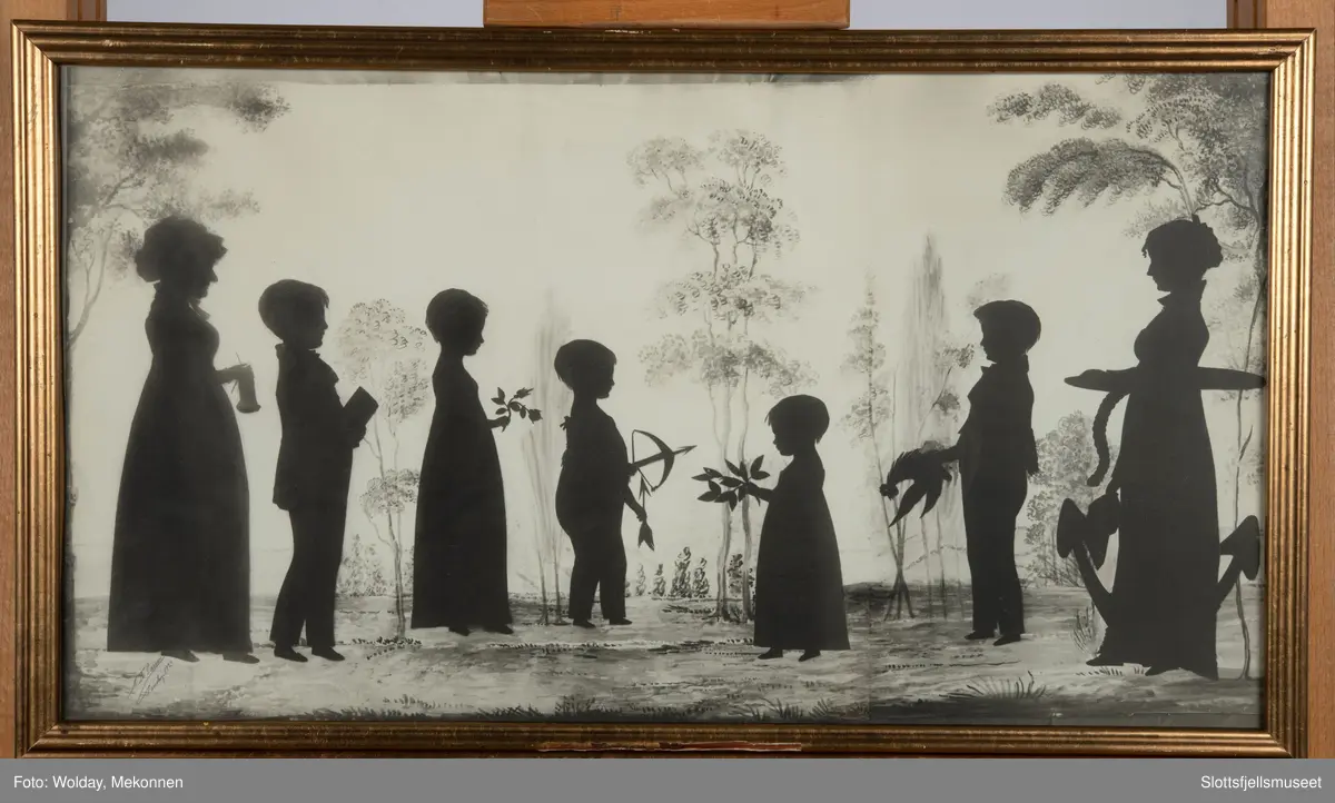 Silhuett av flere personer fra Foyn familien.