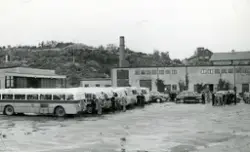 De gamlas utflykt 1949. På parkeringsplatsen innanför Säve F
