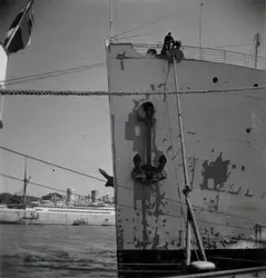 a) " 1207 " Tross från fartygsför till kaj  

b) " 1211 " Di