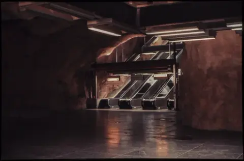 Rulltrappor vid Rådhusets tunnelbanestation år 1977