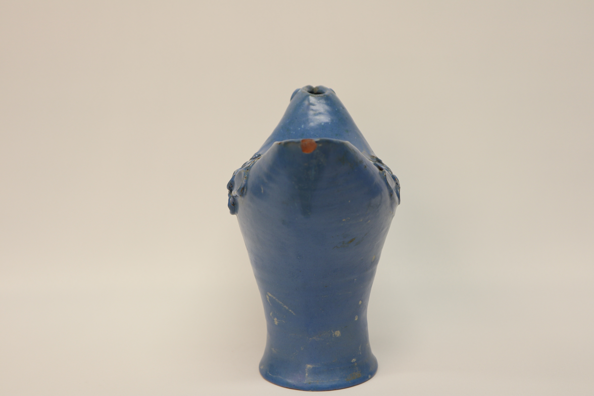 Blå vase inspirert av gauken.