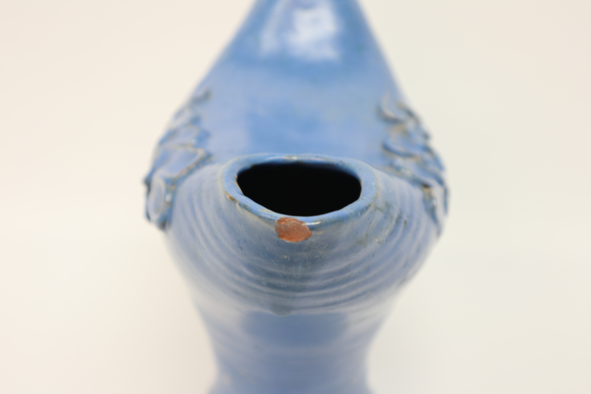 Blå vase inspirert av gauken.