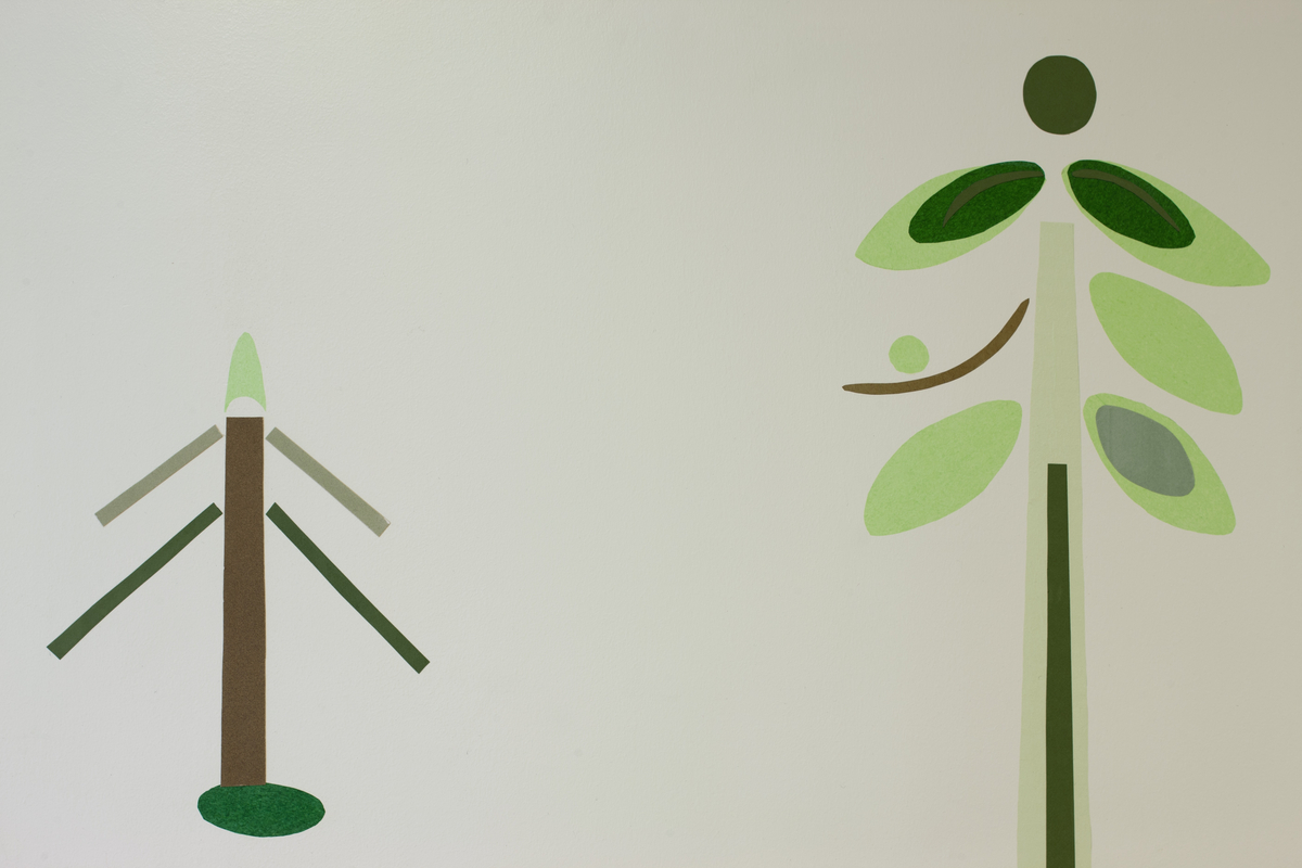 Trær, fugler, insekt, kronhjort og måne.