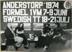 Motormässan i Malmö 1974, avdelningen med Anderstorp Racing Club Sweden, med reklam för motortävlingar på Scandinavian Raceway i Anderstorp 1974. Från vänster Anders Åberg, från ARC:s damsektion: Annika Sjöö, Marita Junehill och Britt-Marie Lindström.