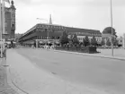 Miljön vid Stora torget i Linköping 1988. Torgets västra sida domineras sedan 1970-talets början av handelshuset Filbyter.