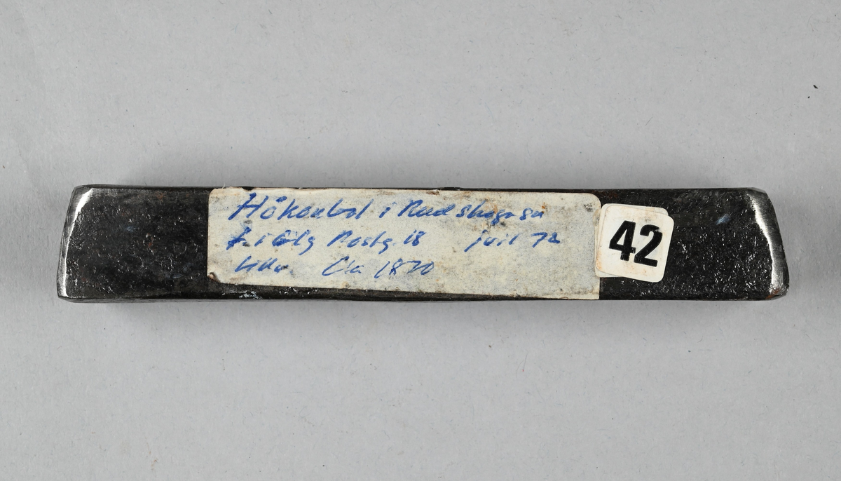 Avtryck av järnstämpel i prov av stångjärn. 