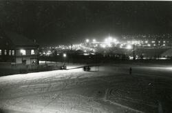 Kolflaathhjørnet og Torvet . Belysning på Jernbanetomta og L
