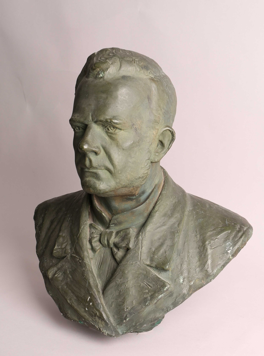 Portrettbyste av skipsreder Peter Gabriel Halvorsen