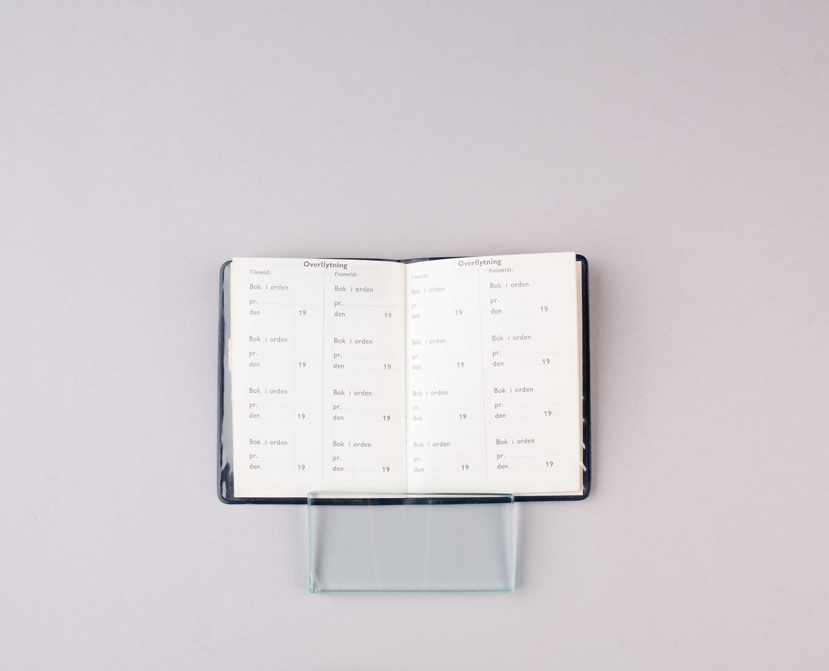 Medlemsbok for Norsk sjømannsforbund. Lite hvit hefte i blått plastomslag. Bok som viser innbetaling av kontigent med pålimte merker for årene 1966, 1967, 1968, 1969, 1970, 1971 og 1972.