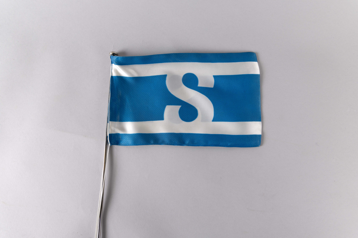 Motiv av skorsteinsmerke til rederiet Seatrans med bokstaven S