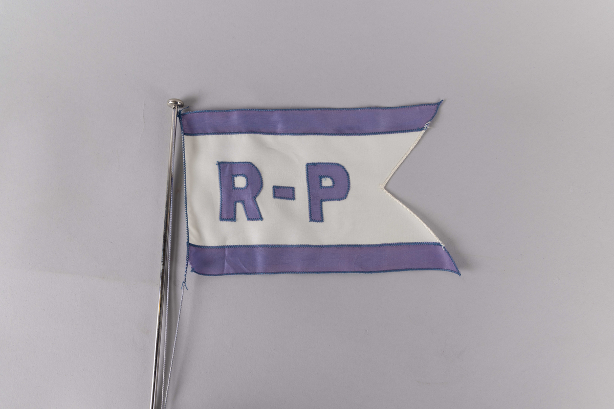 Motiv av skorsteinsmerke til rederiet Bj. Ruud-Pedersen med bokstaven R. P.