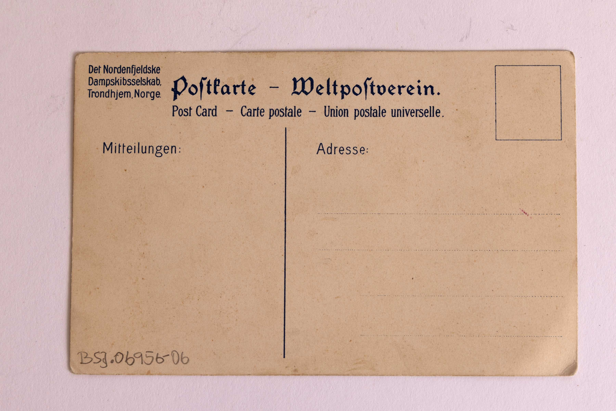 Kolorert postkort med motiv av røkesalongen på skipet DS HAAKON VII