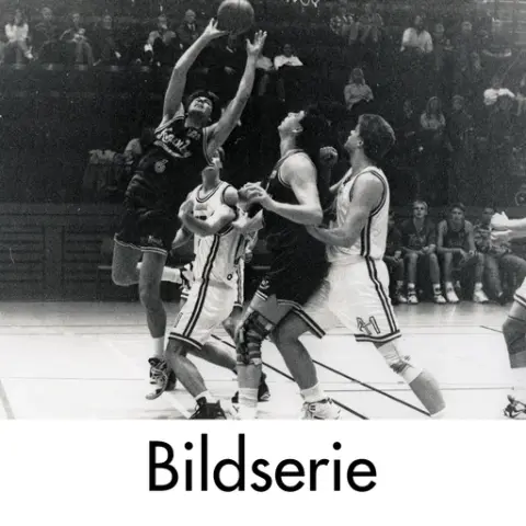 Serie om sju svartvita fotografier som visar Kvarnby Basket spela match i Mölndals idrottshus/Aktiviteten, år 1993. Motståndarlag och slutresultat är okända.