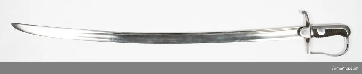 Artillerisabel m/1831 med stålfäste. Märkt "V A R  2B Nr 68".