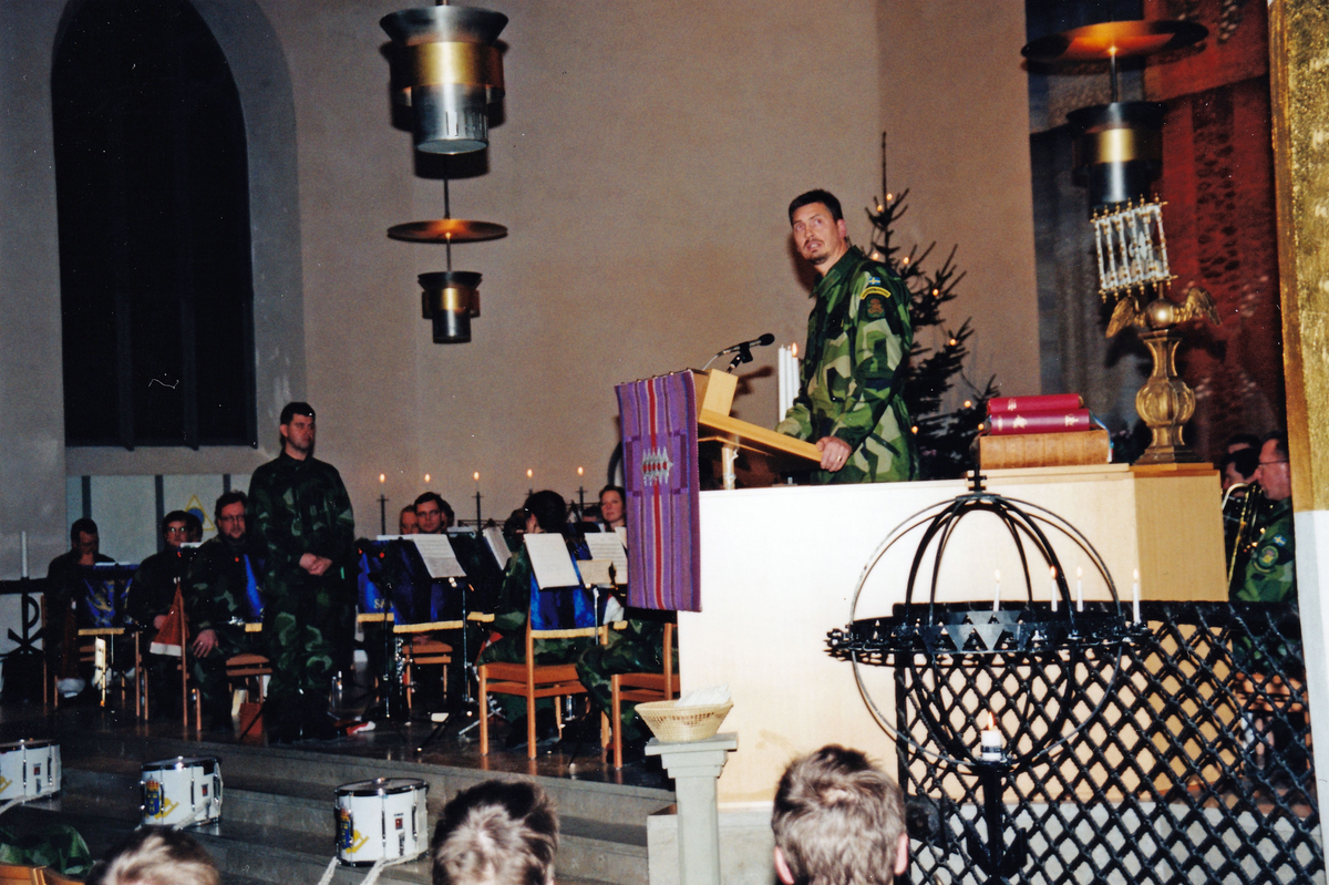 Skaraborgs regementes julvesper 2006 i S:ta Helena kyrka i Skövde. Regementschefen överste Bengt Alexandersson.