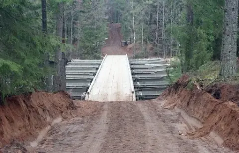 Krigsbro 4 (KB 4) flytande bro.