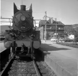 Damplokomotiv type 26c nr. 434 foran pukktog på Lillehammer 