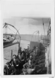 Kadetter oppstilt på ukjent skip.