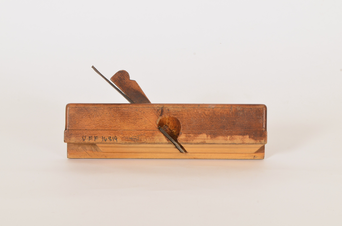 Verktøyet har vært brukt av Jørgen Sundvoll og Ole Eriksen Sundvoll (Sundvollsnikkaren). Redskapen har vært brukt på innredningen av Apoteket i Aurdal.
