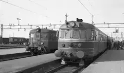 Motorvogn BEmdo 88.10 frem i tog 301 til Trondheim på Hamar 