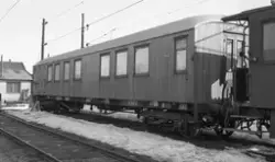 Sanitetsvogn litra Zuo nr. 954, stasjonert på Hamar stasjon