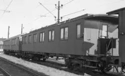 Internvogn litra Xco nr. 108 på Hamar stasjon. en vogn som g