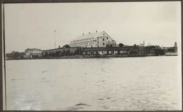 Karlskrona - Flygstation från yttre vatten.