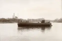 Bogserbåt vid AB Erik Ohlssons Sågverk Liljeholmen. Uppfäst 