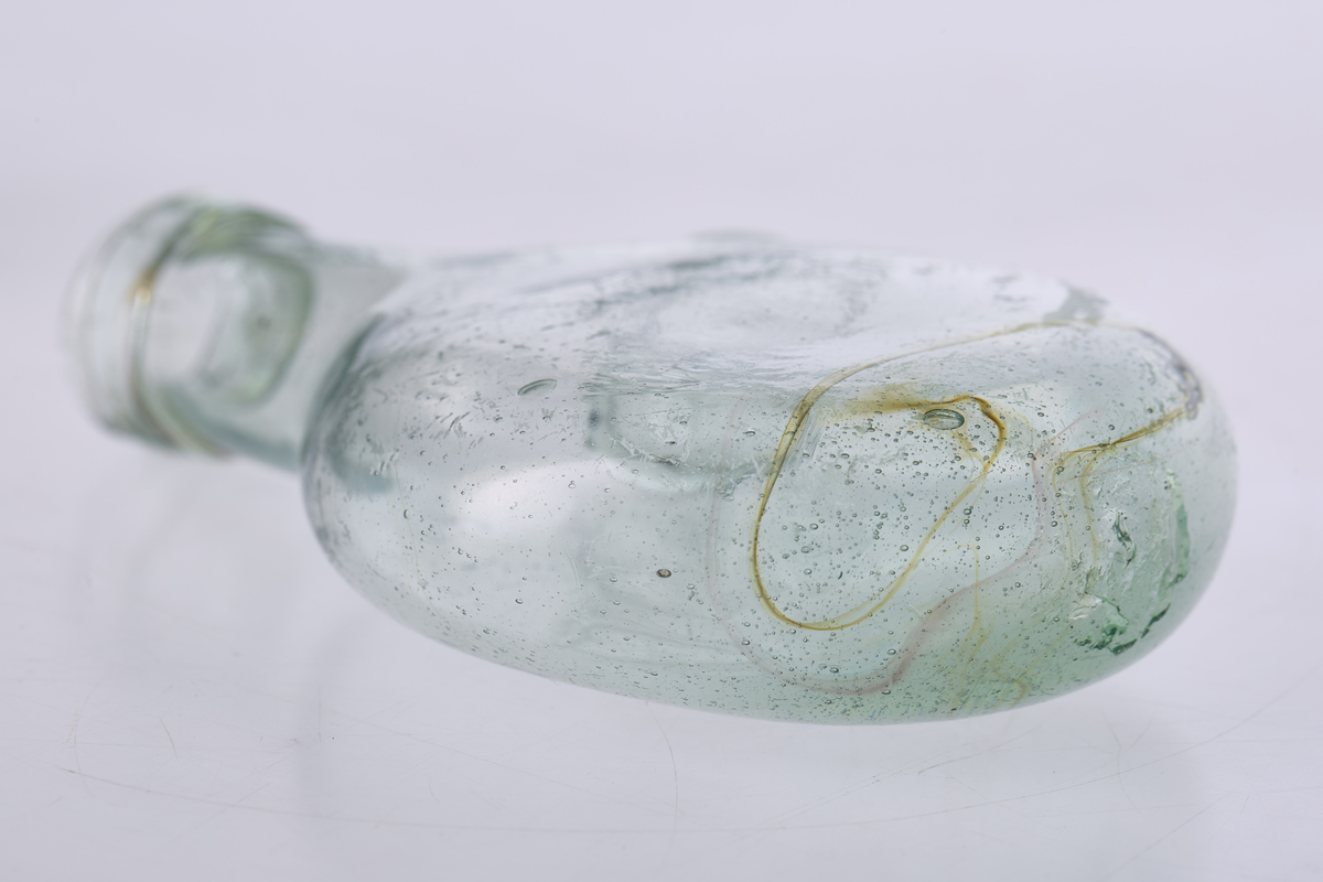 Rigabalsamflaske i grønt glass, trolig fra Biri glassverk.