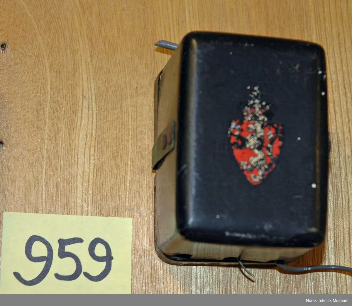 MNerket med gammelt riksvåpen