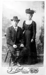 Portrett av ektepar, informasjon  mangler! Ukjente. Ikke fra