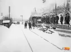Här arbetslag på tågvagn vintern 1916 efter att ha tagit los