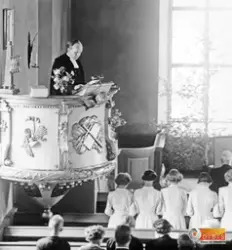 Konfirmationsgudstjänst i Segersta kyrka med komminister Åke