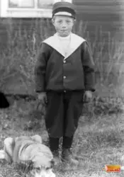 Ruben heter pojken som är född 1909 och son till Helena Jons