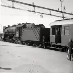 Damplokomotiv type 31b nr. 430 foran tog 308 Otta-Oslo på Li