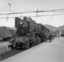 Damplokomotiv type 31b nr. 430 foran tog 308 Otta-Oslo på Li
