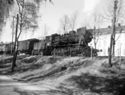 Damplokomotiv type 30a nr. 271 foran tog 318 Lillehammer-Osl