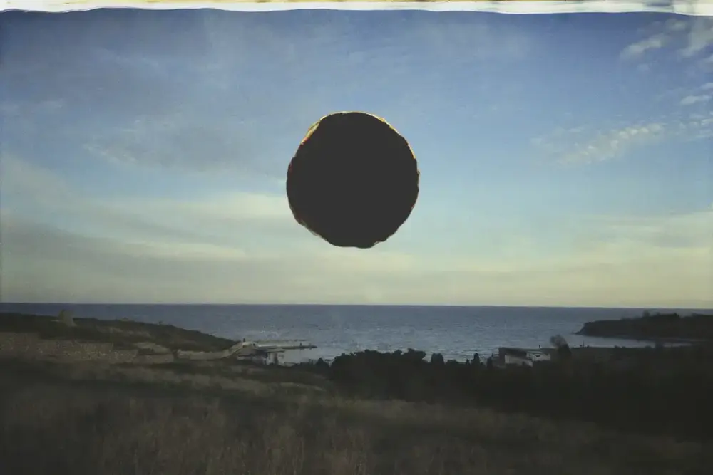 Foto: Yaroslav Solop, from Eternal Return, 2011-2014 Digital kopi fra et positiv i Preus museums utstilling «Hjem». 