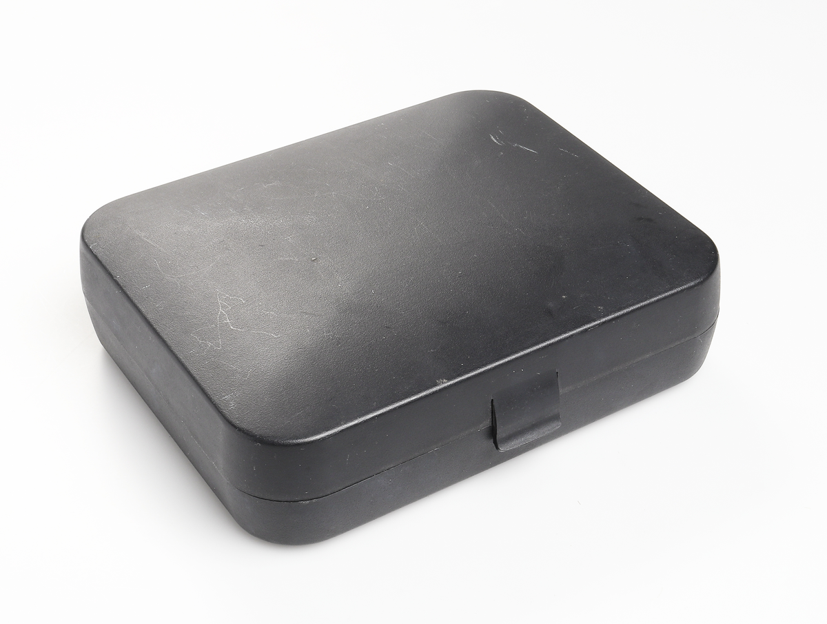 Rakapparat från varumärket Payer-lux, model Electronic 2. I svart plastetui med beige inredning och infälld spegel i locket.