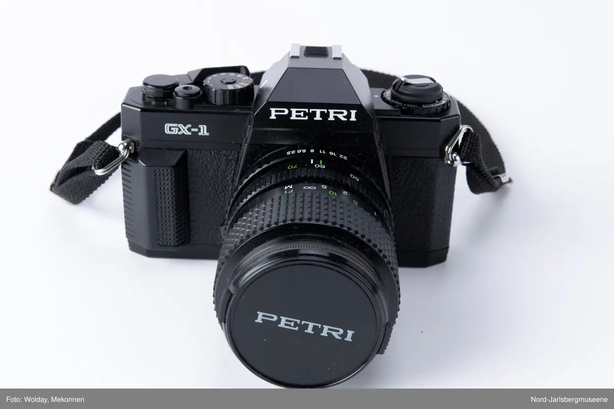 Kamera av typen Petri GX1, med bruksanvisninger og veske