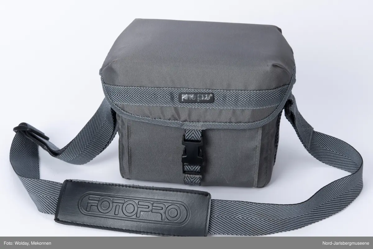 Kamera av typen Petri GX1, med bruksanvisninger og veske