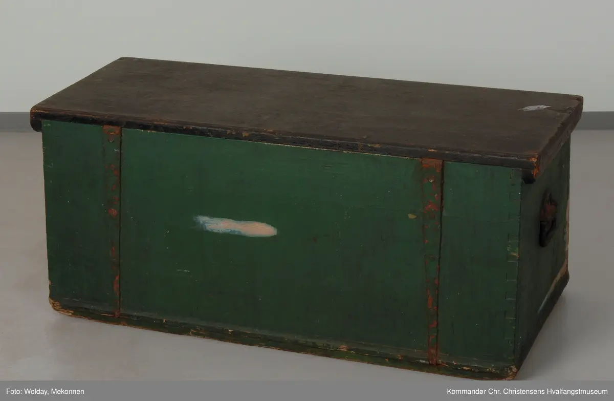 To kryssede norske flagg (unionsflagg) i hjerte. Under er unionsflagg.