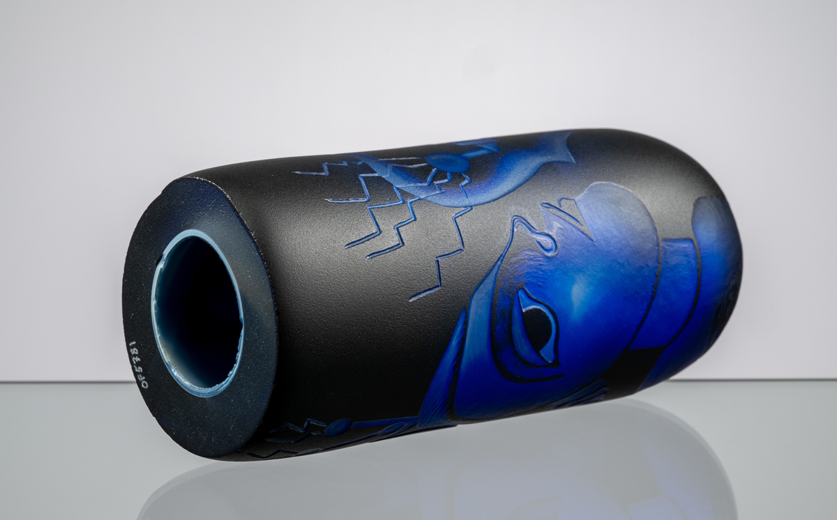 Formgivare: Eva Englund. Graalvas. Graalämne till vasen Marsmänniska ( se OF 5780).